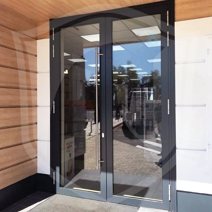 Двери для магазинов